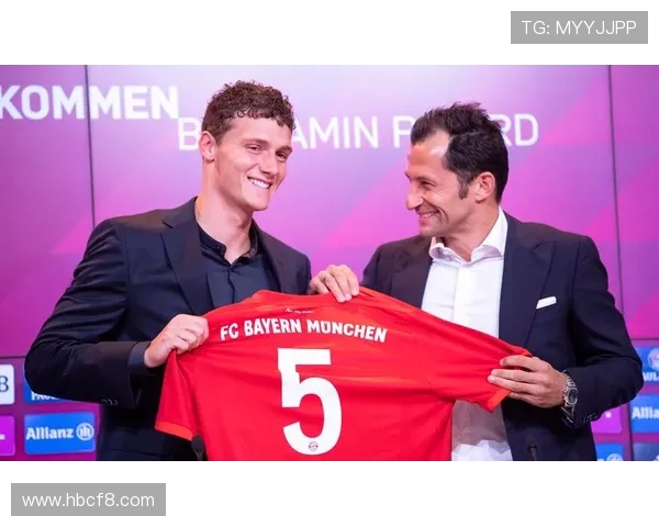 德甲球队封面球衣款式展示与设计解析